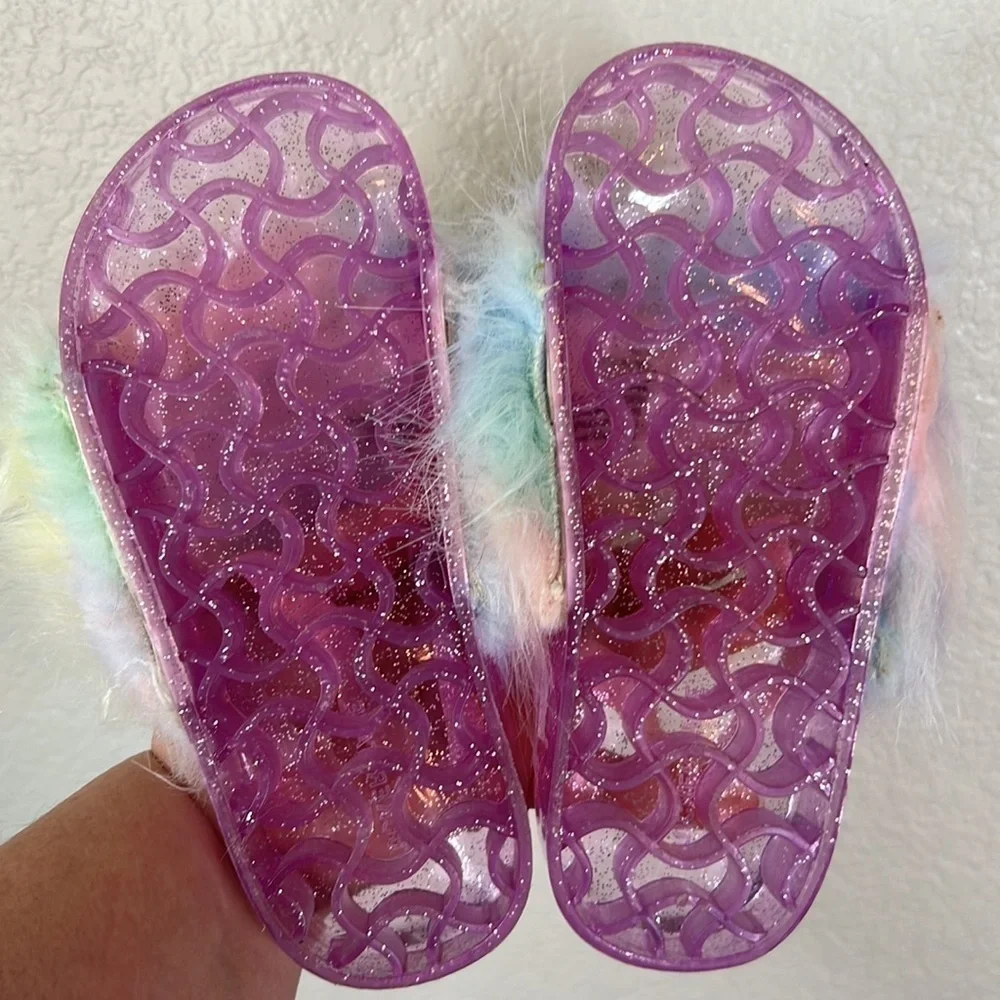 Tucker + Tate Faux Fur Colorful Pool Slides Sandals Size 11